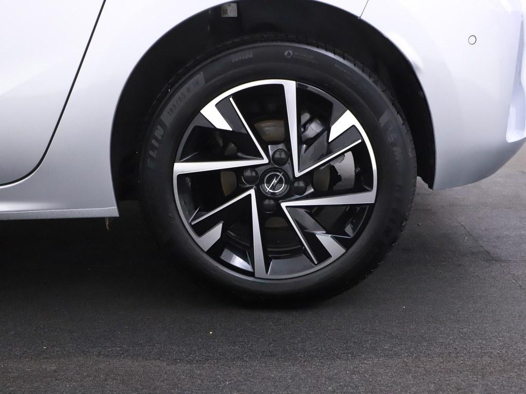 51534381-3.jpg