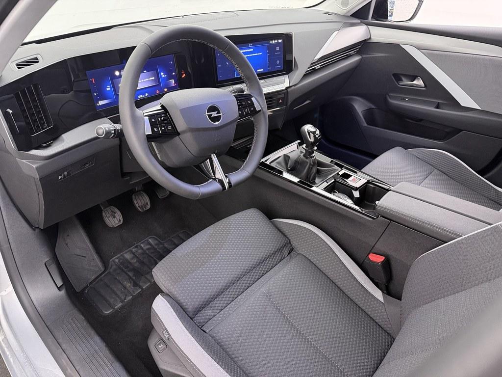 52549761-2.jpg