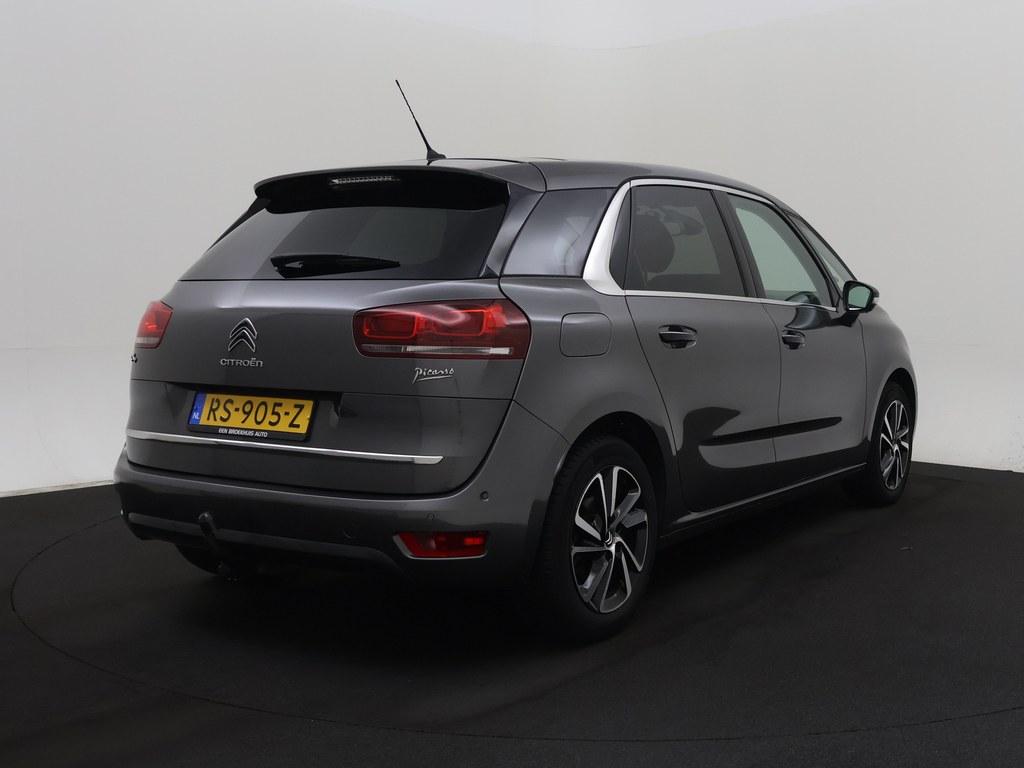 53519738-2.jpg