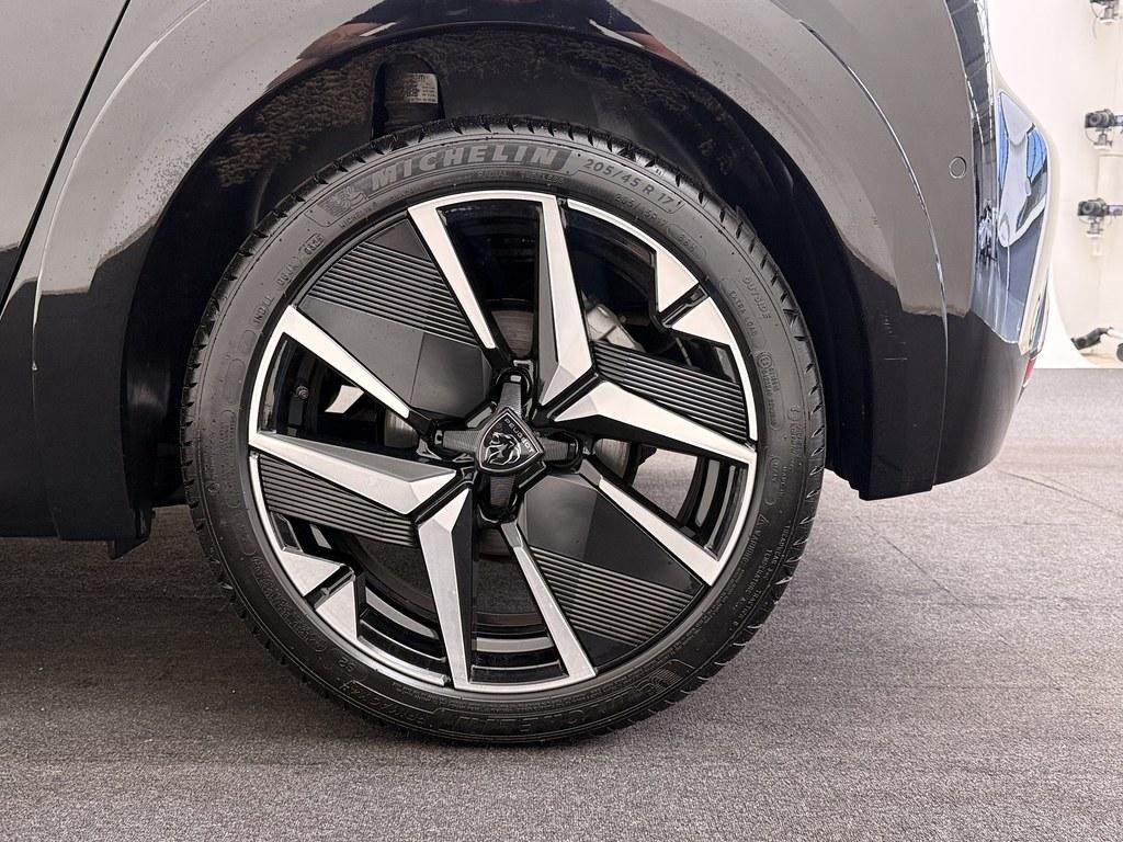 53981738-3.jpg