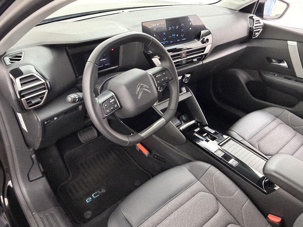 54519745-2.jpg