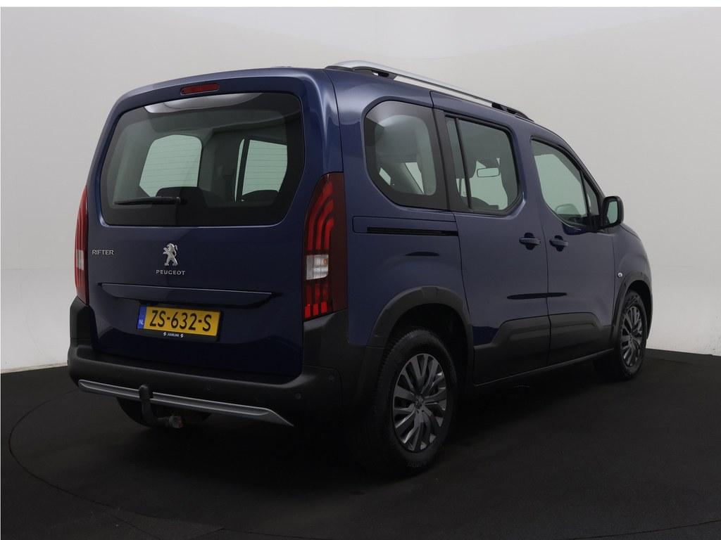 55418184-2.jpg