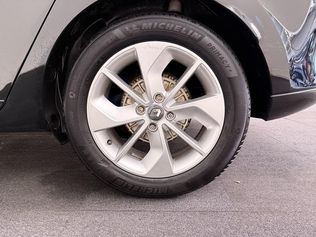 55635121-3.jpg