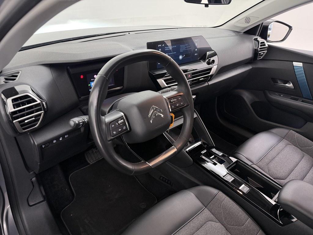 55895939-2.jpg
