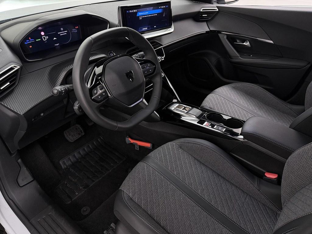 56303608-2.jpg